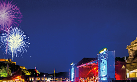 Koblenzer Sommerfest (c) Artur Lik (101) ret Feuerwerk 4C 300dpi 4252x1859 2400x900